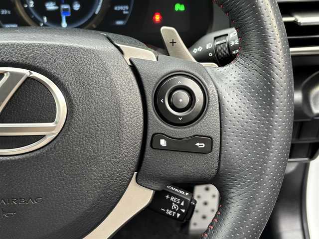 レクサス ＩＳ 300h Fスポーツ 滋賀県 2015(平27)年 4.4万km ホワイトノーヴァガラスフレーク 純正ナビ/【Bluetooth/CD/DVD/フルセグTV】/バックカメラ/ETC/前後ドラレコ/赤レザーシート/パワーシート/シートヒーター/ベンチレーション/衝突軽減システム/クルーズコントロール/LEDヘッドライト/クリアランスソナー