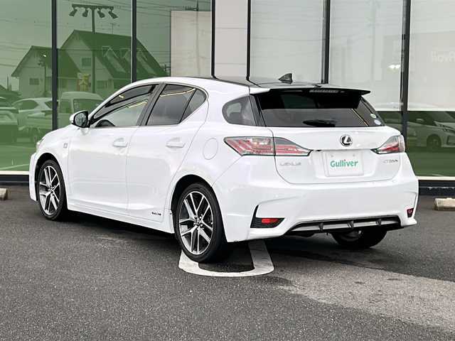 レクサス ＣＴ 岐阜県 2014(平26)年 6.7万km ブラック/ホワイトノーヴァガラスフレーク 登録時走行距離66713km/純正メモリーナビ/バックカメラ/ワンセグＴＶ/サンルーフ/シートヒーター/パワーシート/純正フロアマット/純正アルミホイール/ドライブレコーダー/ＵＳＢ/ＥＴＣ/AUX/Ｂｌｕｅ　ｔｏｏｔｈ/オートライト/LEDヘッドライト/プッシュスタート/スマートキー/スペアキー/ABS/横滑り防止装置/エアバッグ/カーテンエアバッグ
