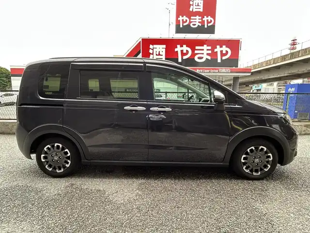 ホンダ フリード ハイブリット e:HEV クロスター 千葉県 2024(令6)年 1.6万km トワイライトミストブラックパール 福祉車両　リアスロープ車/純正9インチナビ/AM/FM/BT/フルセグ/Apple CarPlay/Android Auto/バックカメラ/両側パワースライドドア/衝突軽減システム/クリアランスソナー/アクティブクルーズコントロール/ブラインドスポットインフォメーション/踏み間違い衝突軽減システム/車線逸脱防止機能/ルーフレール/オートリトラミラー/オートブレーキホールド/電子サイドブレーキ/前席シートヒーター/リアクーラー/LEDヘッドライト/LEDフォグランプ/ETC