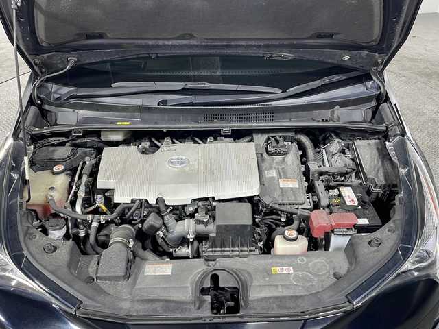 トヨタ プリウス A プレミアム 沖縄県 2018(平30)年 8万km アティチュードブラックマイカ 禁煙車/純正９インチナビ/ＣＤ／ＤＶＤ／フルセグＴＶ／Bluetooth/トヨタセーフティーセンス　/バックモニター/ヘッドアップディスプレイ/ブラインドスポットモニター/ビルトインＥＴＣ/レーダークルーズコントロール/ステアリングスイッチ/シートヒーター/エアーシート/プリクラクションセーフティー/レーンディパーチャー