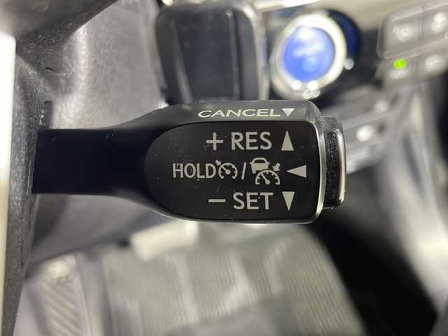 トヨタ プリウス A プレミアム 沖縄県 2018(平30)年 8万km アティチュードブラックマイカ 禁煙車/純正９インチナビ/ＣＤ／ＤＶＤ／フルセグＴＶ／Bluetooth/トヨタセーフティーセンス　/バックモニター/ヘッドアップディスプレイ/ブラインドスポットモニター/ビルトインＥＴＣ/レーダークルーズコントロール/ステアリングスイッチ/シートヒーター/エアーシート/プリクラクションセーフティー/レーンディパーチャー