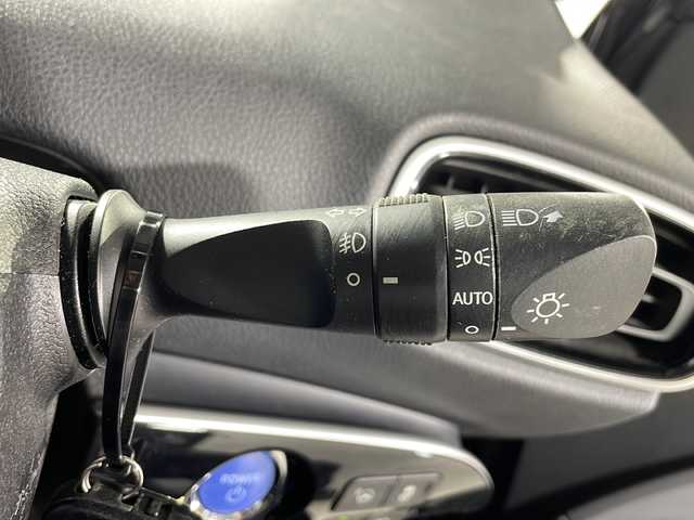 トヨタ プリウス A プレミアム 沖縄県 2018(平30)年 8万km アティチュードブラックマイカ 禁煙車/純正９インチナビ/ＣＤ／ＤＶＤ／フルセグＴＶ／Bluetooth/トヨタセーフティーセンス　/バックモニター/ヘッドアップディスプレイ/ブラインドスポットモニター/ビルトインＥＴＣ/レーダークルーズコントロール/ステアリングスイッチ/シートヒーター/エアーシート/プリクラクションセーフティー/レーンディパーチャー