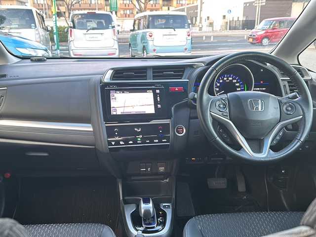 ホンダ フィット ハイブリット Lパッケージ 鳥取県 2014(平26)年 9.2万km アラバスターシルバーメタリック Ｈｏｎｄａインターナビ＋リンクアップフリー＋ETC車載器/Ｌパッケージ/ＬＥＤヘッドライト/コンフォートビューパッケージ/フルオートエアコンディショナー/アームレストコンソール/プライムスムースインテリア/あんしんパッケージ/電動格納ミラー＋プライバシーガラス/AM/FM/CD/DVD/バックカメラ/ドアバイザー/プッシュスタート/ETC/ドライブレコーダー(前後)