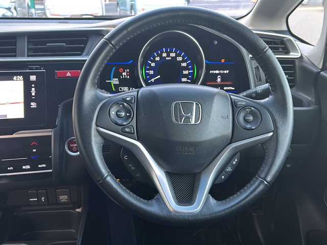 ホンダ フィット ハイブリット Lパッケージ 鳥取県 2014(平26)年 9.2万km アラバスターシルバーメタリック Ｈｏｎｄａインターナビ＋リンクアップフリー＋ETC車載器/Ｌパッケージ/ＬＥＤヘッドライト/コンフォートビューパッケージ/フルオートエアコンディショナー/アームレストコンソール/プライムスムースインテリア/あんしんパッケージ/電動格納ミラー＋プライバシーガラス/AM/FM/CD/DVD/バックカメラ/ドアバイザー/プッシュスタート/ETC/ドライブレコーダー(前後)