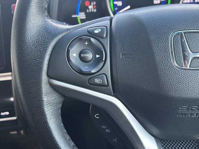 ホンダ フィット ハイブリット Lパッケージ 鳥取県 2014(平26)年 9.2万km アラバスターシルバーメタリック Ｈｏｎｄａインターナビ＋リンクアップフリー＋ETC車載器/Ｌパッケージ/ＬＥＤヘッドライト/コンフォートビューパッケージ/フルオートエアコンディショナー/アームレストコンソール/プライムスムースインテリア/あんしんパッケージ/電動格納ミラー＋プライバシーガラス/AM/FM/CD/DVD/バックカメラ/ドアバイザー/プッシュスタート/ETC/ドライブレコーダー(前後)