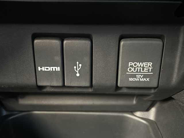 ホンダ フィット ハイブリット Lパッケージ 鳥取県 2014(平26)年 9.2万km アラバスターシルバーメタリック Ｈｏｎｄａインターナビ＋リンクアップフリー＋ETC車載器/Ｌパッケージ/ＬＥＤヘッドライト/コンフォートビューパッケージ/フルオートエアコンディショナー/アームレストコンソール/プライムスムースインテリア/あんしんパッケージ/電動格納ミラー＋プライバシーガラス/AM/FM/CD/DVD/バックカメラ/ドアバイザー/プッシュスタート/ETC/ドライブレコーダー(前後)