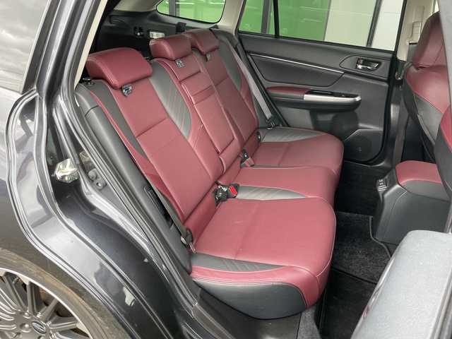 スバル レヴォーグ 1．6STIスポーツアイサイト 道央・札幌 2018(平30)年 7万km ダークグレーメタリック ４WD/純正メモリーナビ/AM/FM/BT/SD/CD/DVD/フルセグ/アイサイト/衝突被害軽減ブレーキ/横滑り防止装置/レーダークルーズコントロール/レーンキープアシスト/クリアランスソナー/ブラインドスポットモニター/バックカメラ/サイドカメラ/フロントカメラ/ビルトインETC/アイドリングストップ/前席パワーシート/D席メモリーシート/前席シートヒーター/レザーシート/革巻きステアリング/ステアリングリモコン/パドルシフト/ガラスルーフ/オートブレーキホールド/デジタルインナーミラー/MTモード付AT/プッシュスタート/スマートキー/LEDヘッドライト/オートライト/フォグランプ/電動格納ミラー/ヒーテッドドアミラー/ウィンカーミラー/純正フロアマット/ドアバイザー/スペアキー