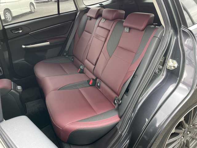 スバル レヴォーグ 1．6STIスポーツアイサイト 道央・札幌 2018(平30)年 7万km ダークグレーメタリック ４WD/純正メモリーナビ/AM/FM/BT/SD/CD/DVD/フルセグ/アイサイト/衝突被害軽減ブレーキ/横滑り防止装置/レーダークルーズコントロール/レーンキープアシスト/クリアランスソナー/ブラインドスポットモニター/バックカメラ/サイドカメラ/フロントカメラ/ビルトインETC/アイドリングストップ/前席パワーシート/D席メモリーシート/前席シートヒーター/レザーシート/革巻きステアリング/ステアリングリモコン/パドルシフト/ガラスルーフ/オートブレーキホールド/デジタルインナーミラー/MTモード付AT/プッシュスタート/スマートキー/LEDヘッドライト/オートライト/フォグランプ/電動格納ミラー/ヒーテッドドアミラー/ウィンカーミラー/純正フロアマット/ドアバイザー/スペアキー