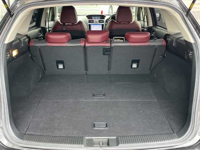 スバル レヴォーグ 1．6STIスポーツアイサイト 道央・札幌 2018(平30)年 7万km ダークグレーメタリック ４WD/純正メモリーナビ/AM/FM/BT/SD/CD/DVD/フルセグ/アイサイト/衝突被害軽減ブレーキ/横滑り防止装置/レーダークルーズコントロール/レーンキープアシスト/クリアランスソナー/ブラインドスポットモニター/バックカメラ/サイドカメラ/フロントカメラ/ビルトインETC/アイドリングストップ/前席パワーシート/D席メモリーシート/前席シートヒーター/レザーシート/革巻きステアリング/ステアリングリモコン/パドルシフト/ガラスルーフ/オートブレーキホールド/デジタルインナーミラー/MTモード付AT/プッシュスタート/スマートキー/LEDヘッドライト/オートライト/フォグランプ/電動格納ミラー/ヒーテッドドアミラー/ウィンカーミラー/純正フロアマット/ドアバイザー/スペアキー