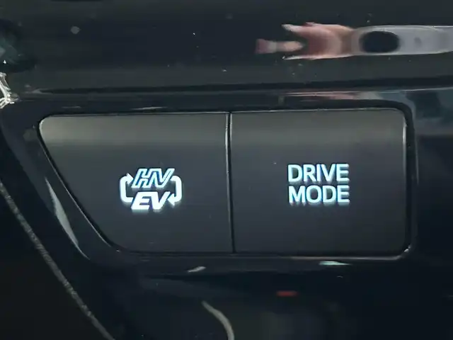 トヨタ プリウス ＰＨＶ S GRスポーツ 静岡県 2021(令3)年 2万km アティチュードブラックマイカ TRDエアロ/トヨタセーフティーセンス/・プリクラッシュセーフティ/・レーントレーシングアシスト/・アダプティブハイビームシステム〈AHS〉/・オートマチックハイビーム〈AHB〉/・レーダークルーズコントロール/純正8インチディスプレイオーディオ/FM/AM/Bluetooth/USB/フルセグTV/レーダークルーズコントロール/ビルトインETC2.0/ハーフレザーシート/前席シートヒーター/バックカメラ/オートライト/フォグランプ/純正フロアマット