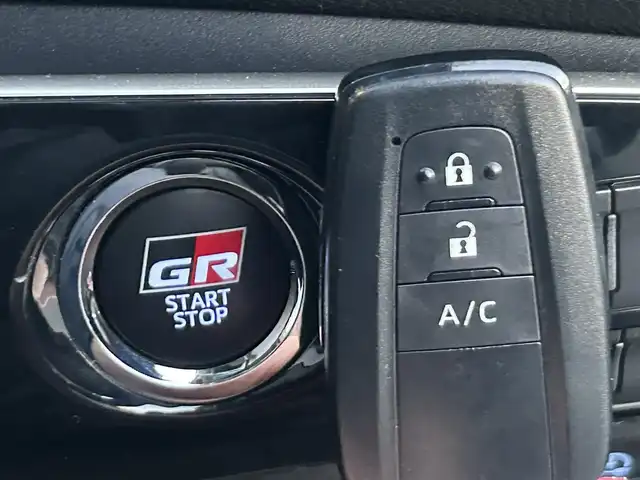 トヨタ プリウス ＰＨＶ S GRスポーツ 静岡県 2021(令3)年 2万km アティチュードブラックマイカ TRDエアロ/トヨタセーフティーセンス/・プリクラッシュセーフティ/・レーントレーシングアシスト/・アダプティブハイビームシステム〈AHS〉/・オートマチックハイビーム〈AHB〉/・レーダークルーズコントロール/純正8インチディスプレイオーディオ/FM/AM/Bluetooth/USB/フルセグTV/レーダークルーズコントロール/ビルトインETC2.0/ハーフレザーシート/前席シートヒーター/バックカメラ/オートライト/フォグランプ/純正フロアマット