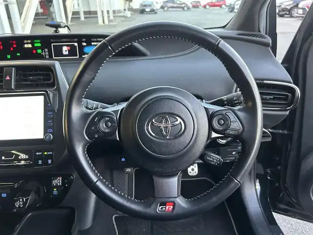 トヨタ プリウス ＰＨＶ S GRスポーツ 静岡県 2021(令3)年 2万km アティチュードブラックマイカ TRDエアロ/トヨタセーフティーセンス/・プリクラッシュセーフティ/・レーントレーシングアシスト/・アダプティブハイビームシステム〈AHS〉/・オートマチックハイビーム〈AHB〉/・レーダークルーズコントロール/純正8インチディスプレイオーディオ/FM/AM/Bluetooth/USB/フルセグTV/レーダークルーズコントロール/ビルトインETC2.0/ハーフレザーシート/前席シートヒーター/バックカメラ/オートライト/フォグランプ/純正フロアマット