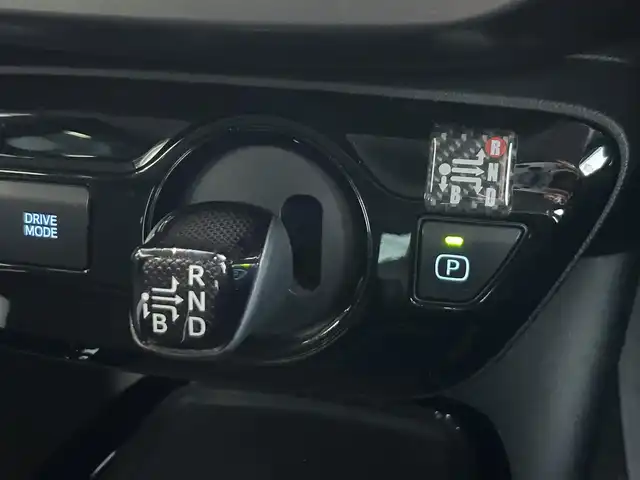 トヨタ プリウス ＰＨＶ S GRスポーツ 静岡県 2021(令3)年 2万km アティチュードブラックマイカ TRDエアロ/トヨタセーフティーセンス/・プリクラッシュセーフティ/・レーントレーシングアシスト/・アダプティブハイビームシステム〈AHS〉/・オートマチックハイビーム〈AHB〉/・レーダークルーズコントロール/純正8インチディスプレイオーディオ/FM/AM/Bluetooth/USB/フルセグTV/レーダークルーズコントロール/ビルトインETC2.0/ハーフレザーシート/前席シートヒーター/バックカメラ/オートライト/フォグランプ/純正フロアマット