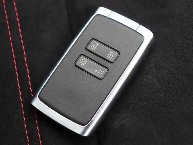 ルノー メガーヌ ルノースポール トロフィー 宮城県 2020(令2)年 4.1万km グレー ディスプレイオーディオ【ＢＴ／ＵＳＢ】/ＲＥＣＡＲＯ製バケットシート　/クルーズコントロール　/アクティブブレーキ　/ブラインドスポットモニター　/ドライビングアシスト/ドライブレコーダー　/バックカメラ　/コーナーセンサー(前後)/パーキングアシスト/プッシュスタート/スマートキー/純正フロアマット/ETC/オートライト/フォグランプ/オートライト/純正１９インチＡＷ　/禁煙車/カラーコード：KPN