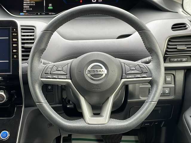 日産 セレナ e－パワー ハイウェイスター V 山形県 2020(令2)年 7.1万km ブリリアントシルバー 禁煙車/セーフティシールド/エマージェンシーブレーキ/レーンディパーチャーウォーニング/ブラインドスポットモニター/アラウンドビューモニター/クルーズコントロール/純正ナビ(CD.DVD.BT)/フルセグ/ハンズフリー両側パワースライドドア/ドライブレコーダー/ETC/プッシュスタート/スマートキーｘ２/LEDヘッドライト
