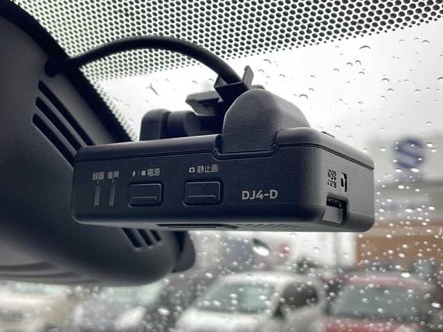 日産 セレナ e－パワー ハイウェイスター V 山形県 2020(令2)年 7.1万km ブリリアントシルバー 禁煙車/セーフティシールド/エマージェンシーブレーキ/レーンディパーチャーウォーニング/ブラインドスポットモニター/アラウンドビューモニター/クルーズコントロール/純正ナビ(CD.DVD.BT)/フルセグ/ハンズフリー両側パワースライドドア/ドライブレコーダー/ETC/プッシュスタート/スマートキーｘ２/LEDヘッドライト