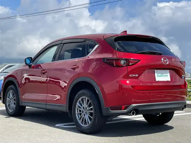 マツダ ＣＸ－５ XD 佐賀県 2017(平29)年 5.5万km ソウルレッドクリスタルM 純正メーカーオプションナビ/・AM/FM/BT/CD/DVD/フルセグ/・バックカメラ/・サイドビューカメラ/パワーバックドア/黒本革シート/・シートヒーター「全席」/・パワーシート「運転席/助手席」/電動パーキングブレーキ/・オートホールド機能/ヘッドアップディスプレイ/フロアMTモード付/LEDヘッドライト/・オートマチックハイビーム/メーカーOP防眩サイドミラー/ビルトインETC/前方ドライブレコーダー/USB入力端子/スマートキー/フォグランプ/純正17インチアルミホイール/純正フロアマット/純正ドアバイザー/スペアキー1本/i-ACTIVSENSE/・アドバンスト・スマートシティブレーキサポート（SCBS）/・スマート・ブレーキ・サポート（SBS）/・AT誤発進抑制制御（前進・後退時）/・リア・クロス・トラフィック・アラート（RCTA）/・レーン・キープ・アシスト・システム（LAS）/・車線逸脱警報システム（LDWS）/・ドライバー・アテンション・アラート（DAA）/・MRCC（マツダ・レーダー・クルーズ・コントロール）