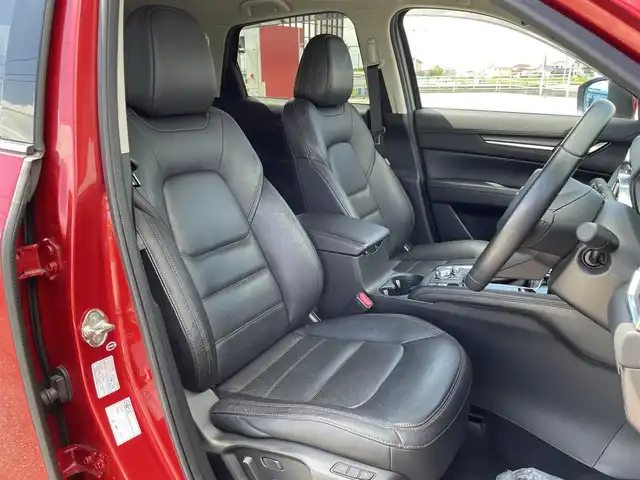 マツダ ＣＸ－５ XD 佐賀県 2017(平29)年 5.5万km ソウルレッドクリスタルM 純正メーカーオプションナビ/・AM/FM/BT/CD/DVD/フルセグ/・バックカメラ/・サイドビューカメラ/パワーバックドア/黒本革シート/・シートヒーター「全席」/・パワーシート「運転席/助手席」/電動パーキングブレーキ/・オートホールド機能/ヘッドアップディスプレイ/フロアMTモード付/LEDヘッドライト/・オートマチックハイビーム/メーカーOP防眩サイドミラー/ビルトインETC/前方ドライブレコーダー/USB入力端子/スマートキー/フォグランプ/純正17インチアルミホイール/純正フロアマット/純正ドアバイザー/スペアキー1本/i-ACTIVSENSE/・アドバンスト・スマートシティブレーキサポート（SCBS）/・スマート・ブレーキ・サポート（SBS）/・AT誤発進抑制制御（前進・後退時）/・リア・クロス・トラフィック・アラート（RCTA）/・レーン・キープ・アシスト・システム（LAS）/・車線逸脱警報システム（LDWS）/・ドライバー・アテンション・アラート（DAA）/・MRCC（マツダ・レーダー・クルーズ・コントロール）