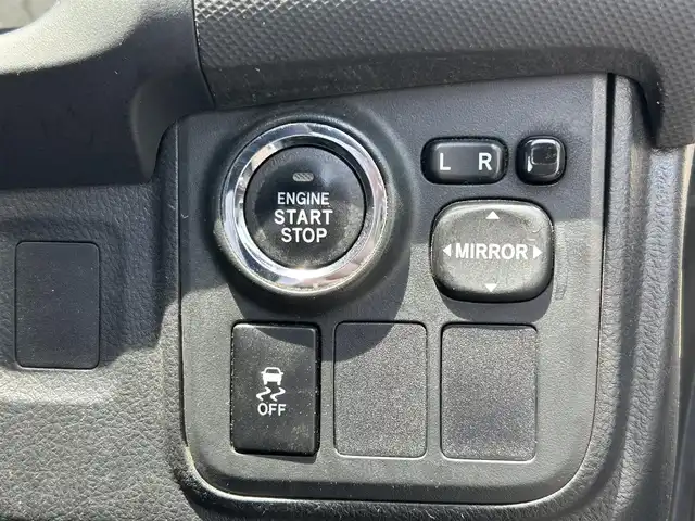 トヨタ ウィッシュ 1．8S 愛知県 2012(平24)年 13.4万km ホワイトパールクリスタルシャイン ワンオーナー/純正SDナビ/(FM/AM/CD/DVD/BT/DS/USB/VTR/ワンセグ)/バックカメラ/4WD/エンジンスターター/デジタルインナーミラー/パドルシフト/HIDヘッドライト/フォグランプ/純正AW15インチ/電動格納ミラー/アイドリングストップ/純正フロアマット/ETC/プッシュスタート/スマートキー・スペアキー１本/ステアリングリモコン/ABS/保証書