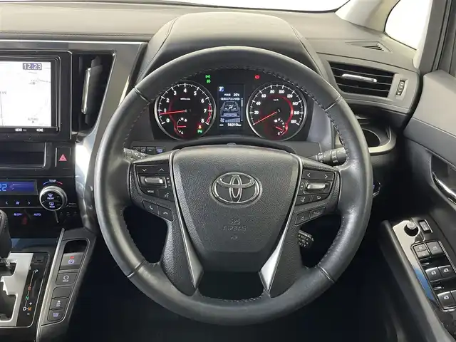 トヨタ ヴェルファイア Z Aエディション 埼玉県 2018(平30)年 5.6万km ホワイトパールクリスタルシャイン 純正９インチナビ　フリップダウンモニター　バックカメラ　両側パワースライドドア　ビルトインＥＴＣ２．０　　レーダークルーズコントロール　社外アルミ　ＣＤ　ＤＶＤ　Ｂｌｕｅｔｏｏｔｈ　地デジフルセグＴＶ