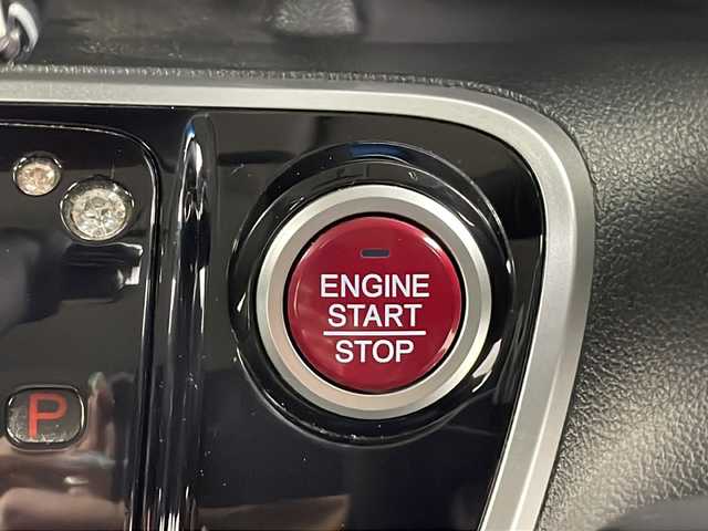 ホンダ Ｎ ＢＯＸ カスタム G ターボ Lパッケージ 道央・札幌 2015(平27)年 8.1万km スマートブラック ・4WD / ターボ/・純正8インチナビゲーション/（型番：VXM-155VFEi）/【CD/DVD/SD/BT/TV】/・バックカメラ/・社外フリップダウンモニター/・クルーズコントロール/・本革巻ステアリング/パドルシフト/・ステアリングスイッチ/・両側パワースライドドア/・前席シートヒーター/・HIDオートライト/・シートバックテーブル/・リアドアサンシェード/・VSA（ABS＋TCS＋横すべり抑制）/・ドアバイザー