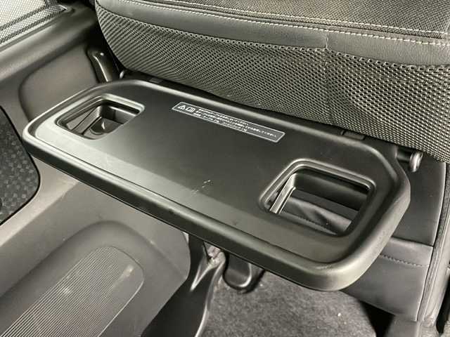 ホンダ Ｎ ＢＯＸ カスタム G ターボ Lパッケージ 道央・札幌 2015(平27)年 8.1万km スマートブラック ・4WD / ターボ/・純正8インチナビゲーション/（型番：VXM-155VFEi）/【CD/DVD/SD/BT/TV】/・バックカメラ/・社外フリップダウンモニター/・クルーズコントロール/・本革巻ステアリング/パドルシフト/・ステアリングスイッチ/・両側パワースライドドア/・前席シートヒーター/・HIDオートライト/・シートバックテーブル/・リアドアサンシェード/・VSA（ABS＋TCS＋横すべり抑制）/・ドアバイザー