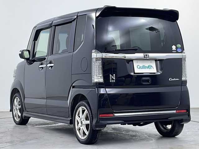 ホンダ Ｎ ＢＯＸ カスタム G ターボ Lパッケージ 道央・札幌 2015(平27)年 8.1万km スマートブラック ・4WD / ターボ/・純正8インチナビゲーション/（型番：VXM-155VFEi）/【CD/DVD/SD/BT/TV】/・バックカメラ/・フリップダウンモニター/・クルーズコントロール/・本革巻ステアリング/パドルシフト/・ステアリングスイッチ/・両側パワースライドドア/・前席シートヒーター/・HIDオートライト/・シートバックテーブル/・リアドアサンシェード/・VSA（ABS＋TCS＋横すべり抑制）/・ドアバイザー