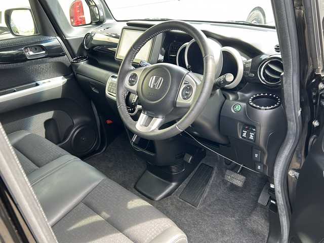 ホンダ Ｎ ＢＯＸ カスタム G ターボ Lパッケージ 石川県 2015(平27)年 8.1万km スマートブラック 4WD / ターボ/純正8インチナビゲーション/（型番：VXM-155VFEi）/【CD/DVD/SD/BT/TV】/バックカメラ/フリップダウンモニター/クルーズコントロール/本革巻ステアリング/パドルシフト/ステアリングスイッチ/両側パワースライドドア/前席シートヒーター/シートバックテーブル/リアドアサンシェード/リアドアイージークローザー/ドアバイザー/オートリトラミラー/HIDオートライト/VSA（ABS＋TCS＋横すべり抑制）/プッシュスタート/アイドリングストップ