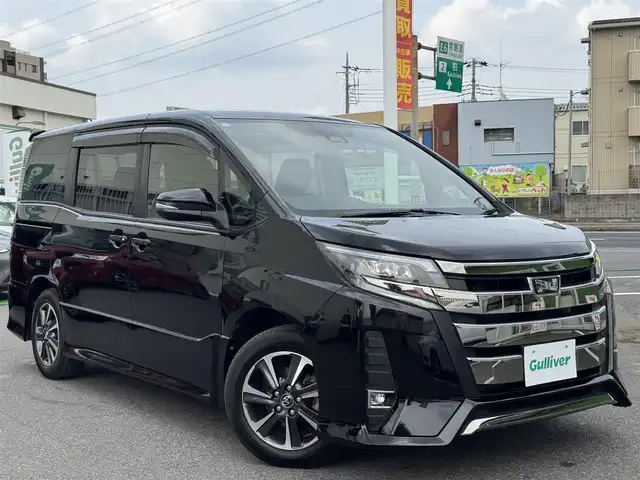 トヨタ ノア Si 千葉県 2017(平29)年 4.4万km ブラック トヨタセーフティセンス/衝突軽減ブレーキ/レーンキープアシスト/オートハイビーム/純正9型SDナビ/フルセグTV/Bluetooth/バックカメラ/フリップダウンモニター/両側電動スライドドア/LEDヘッドライト/MTモード付AT/純正フロアマット/純正16インチAW/スペアキー/スマートキー/保証書・取説