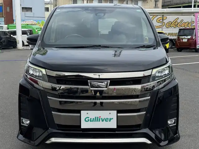 トヨタ ノア Si 千葉県 2017(平29)年 4.4万km ブラック トヨタセーフティセンス/衝突軽減ブレーキ/レーンキープアシスト/オートハイビーム/純正9型SDナビ/フルセグTV/Bluetooth/バックカメラ/フリップダウンモニター/両側電動スライドドア/LEDヘッドライト/MTモード付AT/純正フロアマット/純正16インチAW/スペアキー/スマートキー/保証書・取説