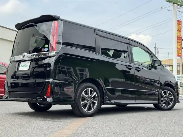 トヨタ ノア Si 千葉県 2017(平29)年 4.4万km ブラック トヨタセーフティセンス/衝突軽減ブレーキ/レーンキープアシスト/オートハイビーム/純正9型SDナビ/フルセグTV/Bluetooth/バックカメラ/フリップダウンモニター/両側電動スライドドア/LEDヘッドライト/MTモード付AT/純正フロアマット/純正16インチAW/スペアキー/スマートキー/保証書・取説