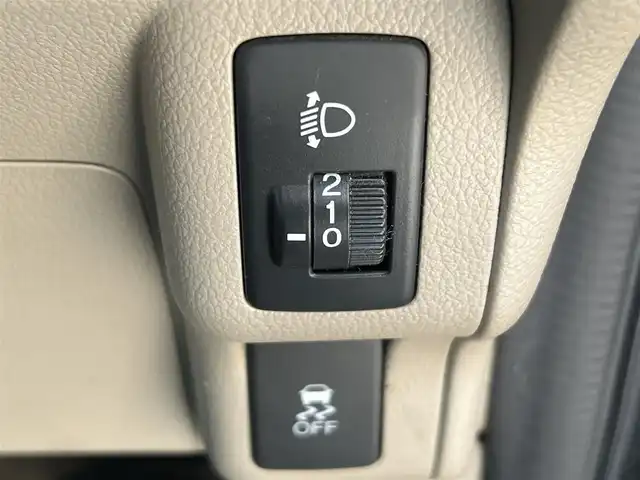 ホンダ Ｎ ＢＯＸ G Lパッケージ 秋田県 2014(平26)年 7.4万km スマートブラック 純正オーディオ（AM/FM/CD）/４WD/スマートキー/片側パワスラ/アイドリングストップ/プッシュスタート/純正フロアマット/純正ドアバイザー/ステアリングスイッチ/オートエアコン/パワーステアリング/パワーウィンドウ/レベライザー/フルフラットシート/チップアップシート/電動格納ウィンカーミラー/取扱説明書