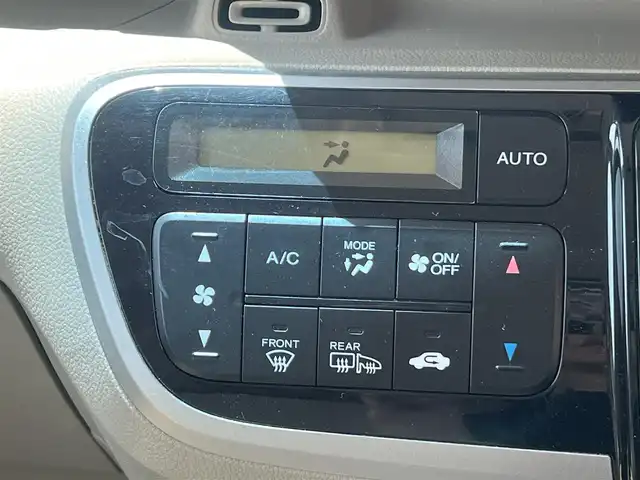 ホンダ Ｎ ＢＯＸ G Lパッケージ 秋田県 2014(平26)年 7.4万km スマートブラック 純正オーディオ（AM/FM/CD）/４WD/スマートキー/片側パワスラ/アイドリングストップ/プッシュスタート/純正フロアマット/純正ドアバイザー/ステアリングスイッチ/オートエアコン/パワーステアリング/パワーウィンドウ/レベライザー/フルフラットシート/チップアップシート/電動格納ウィンカーミラー/取扱説明書