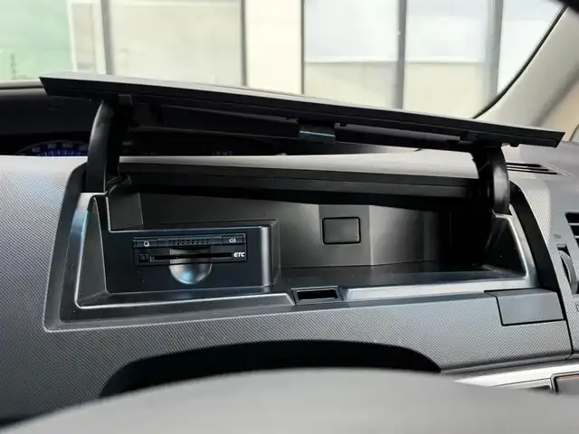 トヨタ エスティマ ハイブリッド アエラス プレミアムエディション 道南・函館 2013(平25)年 11.8万km ブラック 4WD/社外ナビ/フルセグＴＶ/バックカメラ/両側パワースライドドア/エンジンスターター/クルーズコントロール/寒冷地仕様/オートライト/キセノンヘッドライト/パワーシート/オットマン/ハーフレザーシート/スマートキー×2/禁煙車
