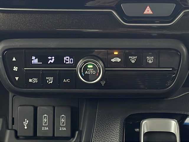 ホンダ Ｎ ＢＯＸ 新潟県 2018(平30)年 4万km プラチナホワイトパール ホンダセンシング/純正ナビ/　　フルセグ/CD/DVD/BT/バックカメラ/両側パワースライドドア/レーダークルーズコントロール/LEDオートライト/Fフォグ/純正アルミホイール/ステアリングスイッチ/レーンキープ/USBポート/アイドリングストップ/スマートキー/ビルトインETC