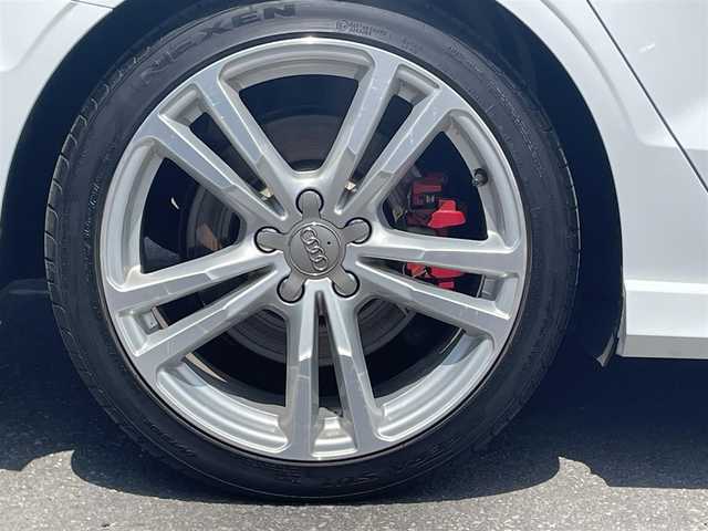 アウディ Ｓ３ セダン 青森県 2020(令2)年 7.3万km グレイシアホワイトメタリック /ワンオーナー/4WD/ターボ/黒/赤革シート/前席パワーシート /ヒーター/ミラーヒーター/電格調整ミラー/ウインカーミラー /シーケンシャルウインカー/純正HDDナビ/　(フルセグTV/DVD/AUX/wifi/Bt)/バックカメラ/衝突軽減ブレーキ/ACC/前後バンパーソナー/前後純正ドライブレコーダー/バーチャルコックピット/パドルシフト/オーディオ・ステアスイッチ/革巻きステア/ノブ/オートライトLED/オートワイパー/社外レーダー探知機/ETC2.0/リア5面スモークフィルム/プッシュスタートシステム/アイドリングストップ/横滑り防止機能/純正フロアマット/W/サイド/カーテン/ニーエアバッグ/ABS/スマートキー/保証書