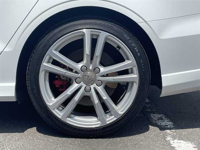 アウディ Ｓ３ セダン 青森県 2020(令2)年 7.3万km グレイシアホワイトメタリック /ワンオーナー/4WD/ターボ/黒/赤革シート/前席パワーシート /ヒーター/ミラーヒーター/電格調整ミラー/ウインカーミラー /シーケンシャルウインカー/純正HDDナビ/　(フルセグTV/DVD/AUX/wifi/Bt)/バックカメラ/衝突軽減ブレーキ/ACC/前後バンパーソナー/前後純正ドライブレコーダー/バーチャルコックピット/パドルシフト/オーディオ・ステアスイッチ/革巻きステア/ノブ/オートライトLED/オートワイパー/社外レーダー探知機/ETC2.0/リア5面スモークフィルム/プッシュスタートシステム/アイドリングストップ/横滑り防止機能/純正フロアマット/W/サイド/カーテン/ニーエアバッグ/ABS/スマートキー/保証書