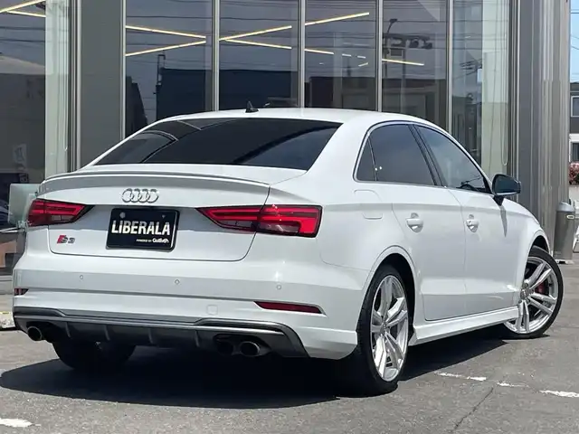 アウディ Ｓ３ セダン 青森県 2020(令2)年 7.3万km グレイシアホワイトメタリック /ワンオーナー/4WD/ターボ/黒/赤革シート/前席パワーシート /ヒーター/ミラーヒーター/電格調整ミラー/ウインカーミラー /シーケンシャルウインカー/純正HDDナビ/　(フルセグTV/DVD/AUX/wifi/Bt)/バックカメラ/衝突軽減ブレーキ/ACC/前後バンパーソナー/前後純正ドライブレコーダー/バーチャルコックピット/パドルシフト/オーディオ・ステアスイッチ/革巻きステア/ノブ/オートライトLED/オートワイパー/社外レーダー探知機/ETC2.0/リア5面スモークフィルム/プッシュスタートシステム/アイドリングストップ/横滑り防止機能/純正フロアマット/W/サイド/カーテン/ニーエアバッグ/ABS/スマートキー/保証書