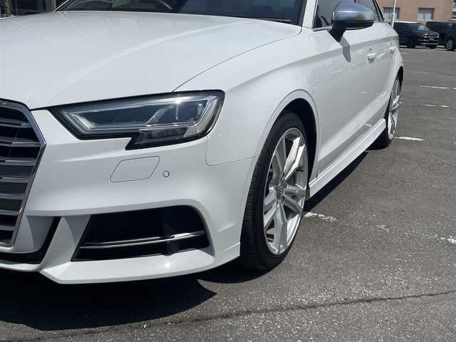 アウディ Ｓ３ セダン 青森県 2020(令2)年 7.3万km グレイシアホワイトメタリック /ワンオーナー/4WD/ターボ/黒/赤革シート/前席パワーシート /ヒーター/ミラーヒーター/電格調整ミラー/ウインカーミラー /シーケンシャルウインカー/純正HDDナビ/　(フルセグTV/DVD/AUX/wifi/Bt)/バックカメラ/衝突軽減ブレーキ/ACC/前後バンパーソナー/前後純正ドライブレコーダー/バーチャルコックピット/パドルシフト/オーディオ・ステアスイッチ/革巻きステア/ノブ/オートライトLED/オートワイパー/社外レーダー探知機/ETC2.0/リア5面スモークフィルム/プッシュスタートシステム/アイドリングストップ/横滑り防止機能/純正フロアマット/W/サイド/カーテン/ニーエアバッグ/ABS/スマートキー/保証書