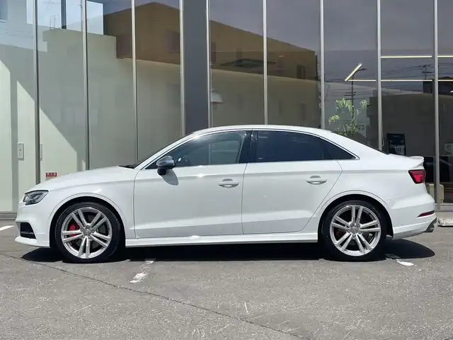 アウディ Ｓ３ セダン 青森県 2020(令2)年 7.3万km グレイシアホワイトメタリック /ワンオーナー/4WD/ターボ/黒/赤革シート/前席パワーシート /ヒーター/ミラーヒーター/電格調整ミラー/ウインカーミラー /シーケンシャルウインカー/純正HDDナビ/　(フルセグTV/DVD/AUX/wifi/Bt)/バックカメラ/衝突軽減ブレーキ/ACC/前後バンパーソナー/前後純正ドライブレコーダー/バーチャルコックピット/パドルシフト/オーディオ・ステアスイッチ/革巻きステア/ノブ/オートライトLED/オートワイパー/社外レーダー探知機/ETC2.0/リア5面スモークフィルム/プッシュスタートシステム/アイドリングストップ/横滑り防止機能/純正フロアマット/W/サイド/カーテン/ニーエアバッグ/ABS/スマートキー/保証書