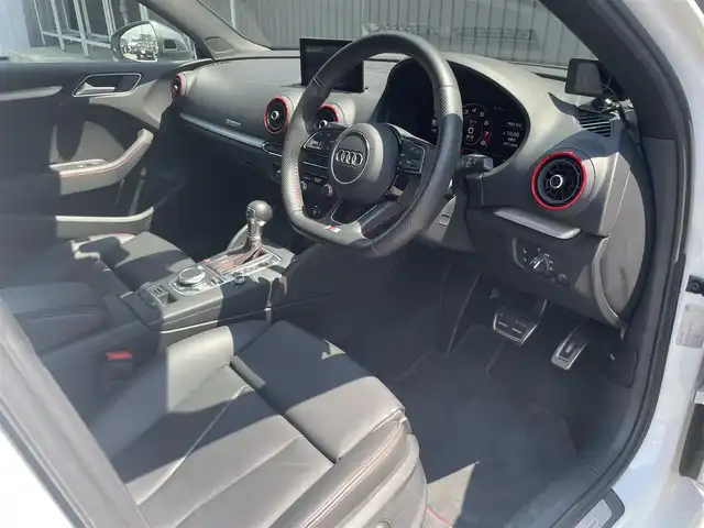 アウディ Ｓ３ セダン 青森県 2020(令2)年 7.3万km グレイシアホワイトメタリック /ワンオーナー/4WD/ターボ/黒/赤革シート/前席パワーシート /ヒーター/ミラーヒーター/電格調整ミラー/ウインカーミラー /シーケンシャルウインカー/純正HDDナビ/　(フルセグTV/DVD/AUX/wifi/Bt)/バックカメラ/衝突軽減ブレーキ/ACC/前後バンパーソナー/前後純正ドライブレコーダー/バーチャルコックピット/パドルシフト/オーディオ・ステアスイッチ/革巻きステア/ノブ/オートライトLED/オートワイパー/社外レーダー探知機/ETC2.0/リア5面スモークフィルム/プッシュスタートシステム/アイドリングストップ/横滑り防止機能/純正フロアマット/W/サイド/カーテン/ニーエアバッグ/ABS/スマートキー/保証書