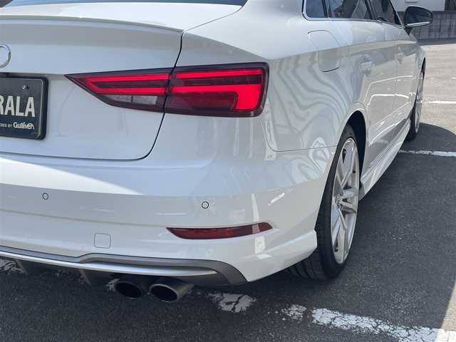 アウディ Ｓ３ セダン 青森県 2020(令2)年 7.3万km グレイシアホワイトメタリック /ワンオーナー/4WD/ターボ/黒/赤革シート/前席パワーシート /ヒーター/ミラーヒーター/電格調整ミラー/ウインカーミラー /シーケンシャルウインカー/純正HDDナビ/　(フルセグTV/DVD/AUX/wifi/Bt)/バックカメラ/衝突軽減ブレーキ/ACC/前後バンパーソナー/前後純正ドライブレコーダー/バーチャルコックピット/パドルシフト/オーディオ・ステアスイッチ/革巻きステア/ノブ/オートライトLED/オートワイパー/社外レーダー探知機/ETC2.0/リア5面スモークフィルム/プッシュスタートシステム/アイドリングストップ/横滑り防止機能/純正フロアマット/W/サイド/カーテン/ニーエアバッグ/ABS/スマートキー/保証書