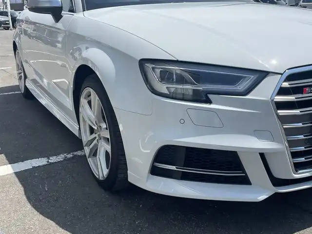 アウディ Ｓ３ セダン 青森県 2020(令2)年 7.3万km グレイシアホワイトメタリック /ワンオーナー/4WD/ターボ/黒/赤革シート/前席パワーシート /ヒーター/ミラーヒーター/電格調整ミラー/ウインカーミラー /シーケンシャルウインカー/純正HDDナビ/　(フルセグTV/DVD/AUX/wifi/Bt)/バックカメラ/衝突軽減ブレーキ/ACC/前後バンパーソナー/前後純正ドライブレコーダー/バーチャルコックピット/パドルシフト/オーディオ・ステアスイッチ/革巻きステア/ノブ/オートライトLED/オートワイパー/社外レーダー探知機/ETC2.0/リア5面スモークフィルム/プッシュスタートシステム/アイドリングストップ/横滑り防止機能/純正フロアマット/W/サイド/カーテン/ニーエアバッグ/ABS/スマートキー/保証書