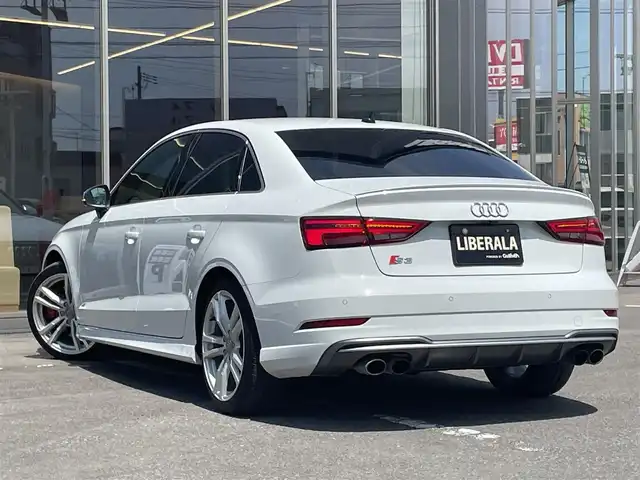 アウディ Ｓ３ セダン 青森県 2020(令2)年 7.3万km グレイシアホワイトメタリック /ワンオーナー/4WD/ターボ/黒/赤革シート/前席パワーシート /ヒーター/ミラーヒーター/電格調整ミラー/ウインカーミラー /シーケンシャルウインカー/純正HDDナビ/　(フルセグTV/DVD/AUX/wifi/Bt)/バックカメラ/衝突軽減ブレーキ/ACC/前後バンパーソナー/前後純正ドライブレコーダー/バーチャルコックピット/パドルシフト/オーディオ・ステアスイッチ/革巻きステア/ノブ/オートライトLED/オートワイパー/社外レーダー探知機/ETC2.0/リア5面スモークフィルム/プッシュスタートシステム/アイドリングストップ/横滑り防止機能/純正フロアマット/W/サイド/カーテン/ニーエアバッグ/ABS/スマートキー/保証書