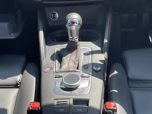 アウディ Ｓ３ セダン 青森県 2020(令2)年 7.3万km グレイシアホワイトメタリック /ワンオーナー/4WD/ターボ/黒/赤革シート/前席パワーシート /ヒーター/ミラーヒーター/電格調整ミラー/ウインカーミラー /シーケンシャルウインカー/純正HDDナビ/　(フルセグTV/DVD/AUX/wifi/Bt)/バックカメラ/衝突軽減ブレーキ/ACC/前後バンパーソナー/前後純正ドライブレコーダー/バーチャルコックピット/パドルシフト/オーディオ・ステアスイッチ/革巻きステア/ノブ/オートライトLED/オートワイパー/社外レーダー探知機/ETC2.0/リア5面スモークフィルム/プッシュスタートシステム/アイドリングストップ/横滑り防止機能/純正フロアマット/W/サイド/カーテン/ニーエアバッグ/ABS/スマートキー/保証書