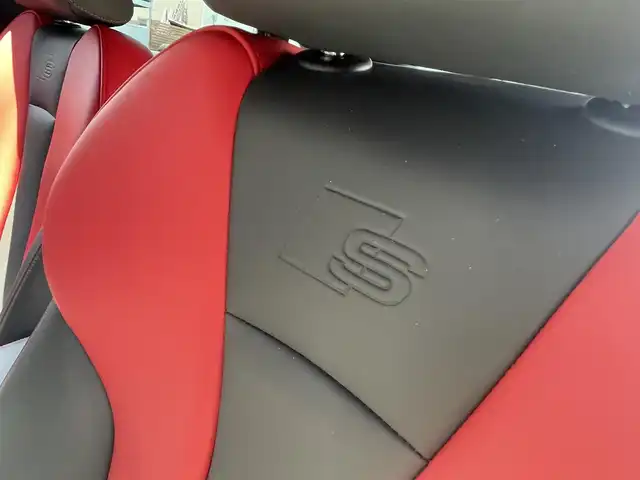 アウディ Ｓ３ セダン 青森県 2020(令2)年 7.3万km グレイシアホワイトメタリック /ワンオーナー/4WD/ターボ/黒/赤革シート/前席パワーシート /ヒーター/ミラーヒーター/電格調整ミラー/ウインカーミラー /シーケンシャルウインカー/純正HDDナビ/　(フルセグTV/DVD/AUX/wifi/Bt)/バックカメラ/衝突軽減ブレーキ/ACC/前後バンパーソナー/前後純正ドライブレコーダー/バーチャルコックピット/パドルシフト/オーディオ・ステアスイッチ/革巻きステア/ノブ/オートライトLED/オートワイパー/社外レーダー探知機/ETC2.0/リア5面スモークフィルム/プッシュスタートシステム/アイドリングストップ/横滑り防止機能/純正フロアマット/W/サイド/カーテン/ニーエアバッグ/ABS/スマートキー/保証書