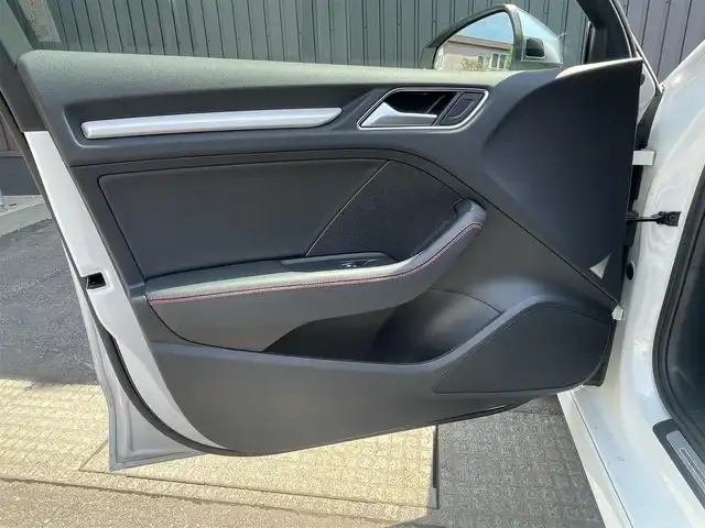 アウディ Ｓ３ セダン 青森県 2020(令2)年 7.3万km グレイシアホワイトメタリック /ワンオーナー/4WD/ターボ/黒/赤革シート/前席パワーシート /ヒーター/ミラーヒーター/電格調整ミラー/ウインカーミラー /シーケンシャルウインカー/純正HDDナビ/　(フルセグTV/DVD/AUX/wifi/Bt)/バックカメラ/衝突軽減ブレーキ/ACC/前後バンパーソナー/前後純正ドライブレコーダー/バーチャルコックピット/パドルシフト/オーディオ・ステアスイッチ/革巻きステア/ノブ/オートライトLED/オートワイパー/社外レーダー探知機/ETC2.0/リア5面スモークフィルム/プッシュスタートシステム/アイドリングストップ/横滑り防止機能/純正フロアマット/W/サイド/カーテン/ニーエアバッグ/ABS/スマートキー/保証書