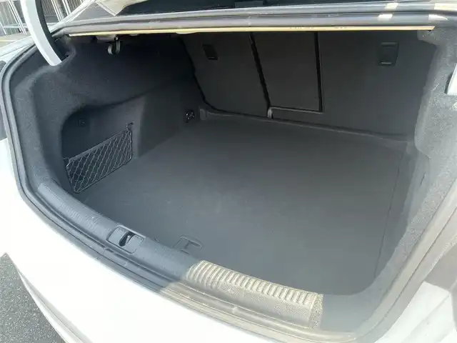 アウディ Ｓ３ セダン 青森県 2020(令2)年 7.3万km グレイシアホワイトメタリック /ワンオーナー/4WD/ターボ/黒/赤革シート/前席パワーシート /ヒーター/ミラーヒーター/電格調整ミラー/ウインカーミラー /シーケンシャルウインカー/純正HDDナビ/　(フルセグTV/DVD/AUX/wifi/Bt)/バックカメラ/衝突軽減ブレーキ/ACC/前後バンパーソナー/前後純正ドライブレコーダー/バーチャルコックピット/パドルシフト/オーディオ・ステアスイッチ/革巻きステア/ノブ/オートライトLED/オートワイパー/社外レーダー探知機/ETC2.0/リア5面スモークフィルム/プッシュスタートシステム/アイドリングストップ/横滑り防止機能/純正フロアマット/W/サイド/カーテン/ニーエアバッグ/ABS/スマートキー/保証書