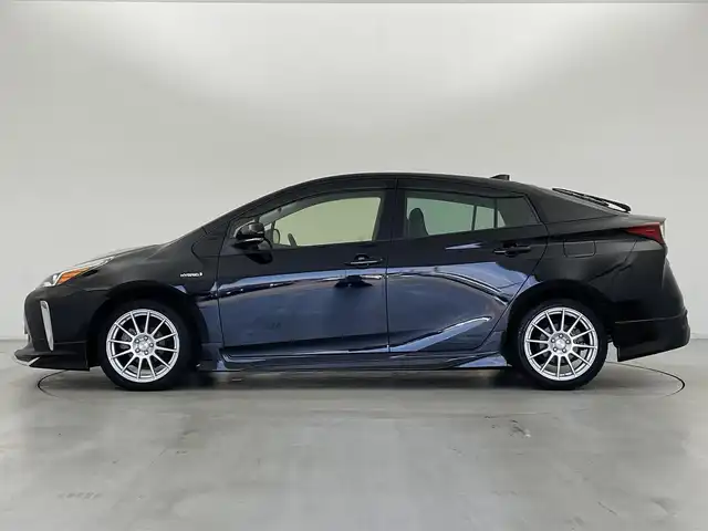 トヨタ プリウス Sツーリングセレクション 群馬県 2020(令2)年 4.2万km アティチュードブラックマイカ ナビレディセット/・バックカメラ/・ステアリングスイッチ(音声認識/ハンズフリー通話)/＝＝＝＝＝/モデリスタエアロ(フロント/サイド/リアアンダー)/ALPINE9インチナビ/・AM/FM/CD/DVD/SD/USB/Bluetooth/フルセグTV/トヨタセーフティセンス/・プリクラッシュセーフティシステム/・レーンディパーチャーアラート/・オートマチックハイビーム/・レーダークルーズコントロール(全車速追従機能付)/合成皮革シート/前席快適温熱シート/前方ドライブレコーダー(DRV-353C)/ENKEI 17インチアルミホイール