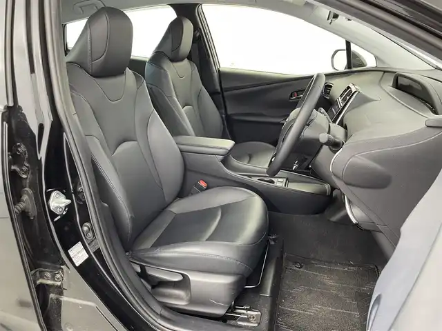 トヨタ プリウス Sツーリングセレクション 群馬県 2020(令2)年 4.2万km アティチュードブラックマイカ ナビレディセット/・バックカメラ/・ステアリングスイッチ(音声認識/ハンズフリー通話)/＝＝＝＝＝/モデリスタエアロ(フロント/サイド/リアアンダー)/ALPINE9インチナビ/・AM/FM/CD/DVD/SD/USB/Bluetooth/フルセグTV/トヨタセーフティセンス/・プリクラッシュセーフティシステム/・レーンディパーチャーアラート/・オートマチックハイビーム/・レーダークルーズコントロール(全車速追従機能付)/合成皮革シート/前席快適温熱シート/前方ドライブレコーダー(DRV-353C)/ENKEI 17インチアルミホイール